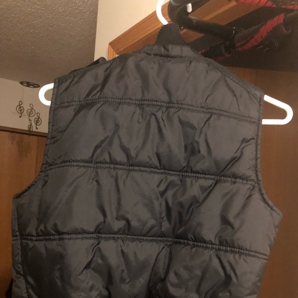 Black vest - Picture 2 of 2